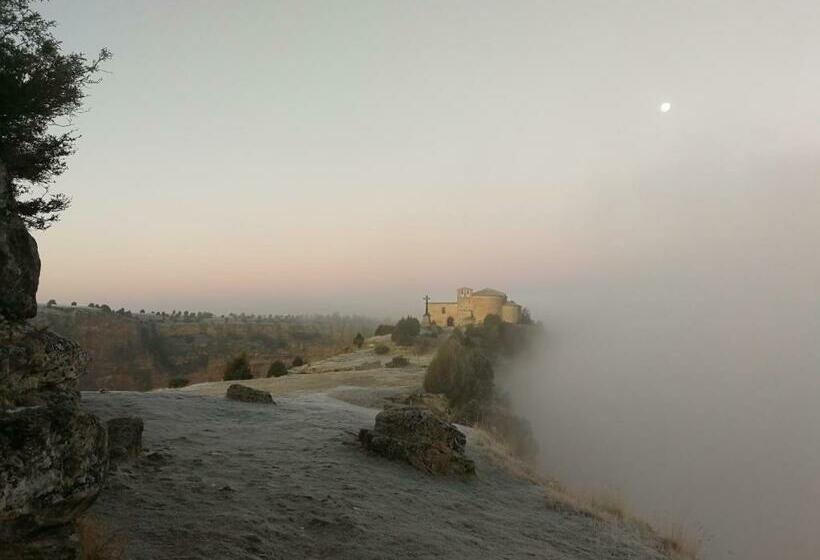 فندق Hostal Romi