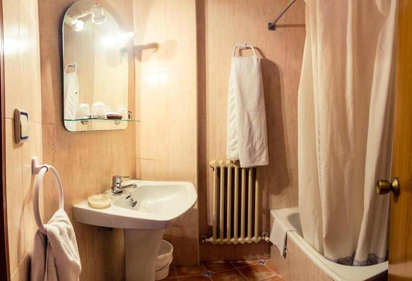 فندق Hostal Romi