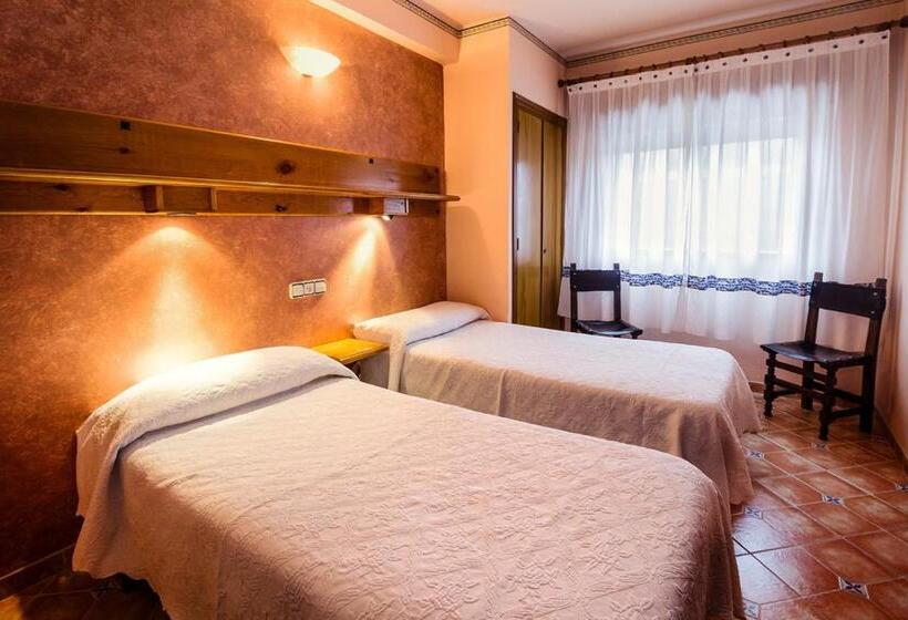 فندق Hostal Romi