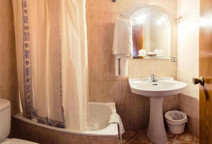 فندق Hostal Romi