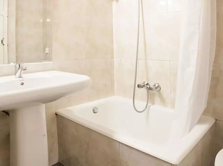 فندق Hostal Tormes