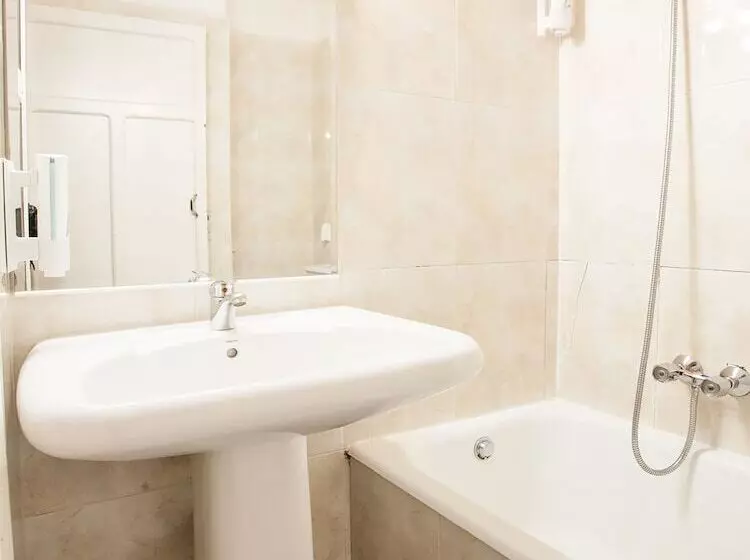 فندق Hostal Tormes