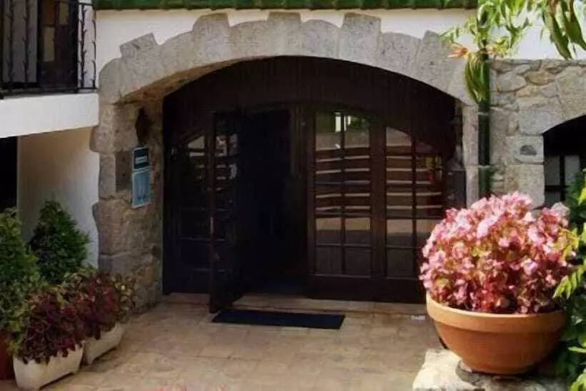 Maaseutuhotelli Els Caçadors De Maçanet