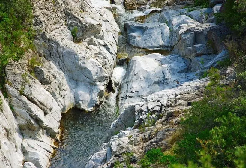 Maaseutuhotelli Els Caçadors De Maçanet