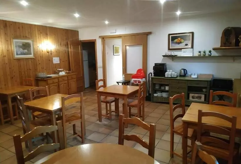 هتل Hostal Cal Mestre