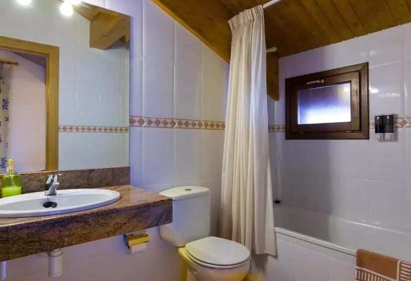 هتل Hostal Cal Mestre