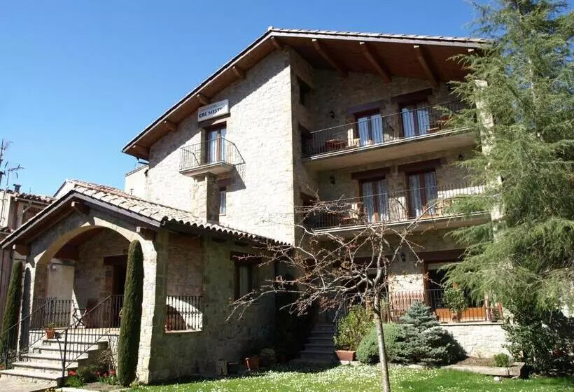 هتل Hostal Cal Mestre