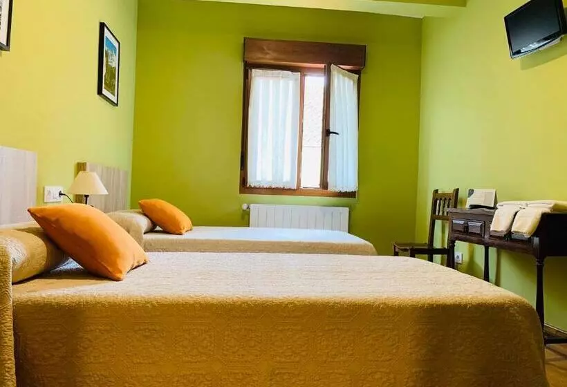 Отель Hostal La Serna