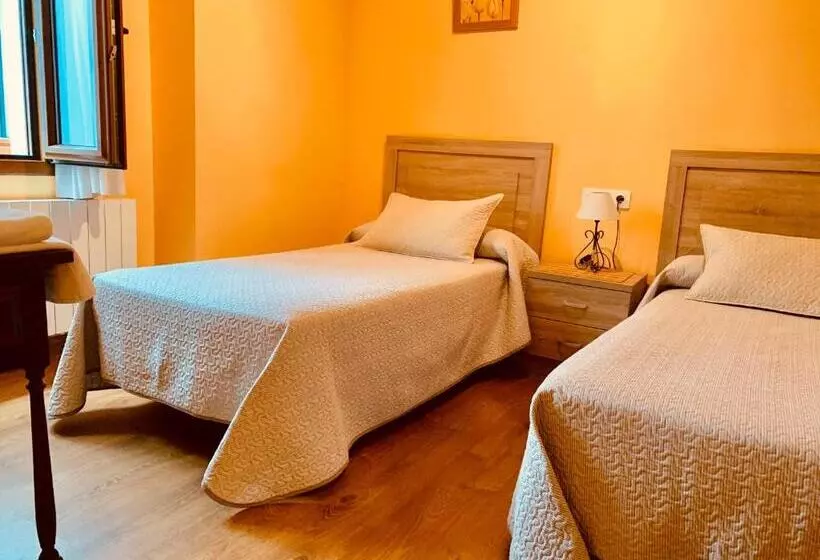 Отель Hostal La Serna