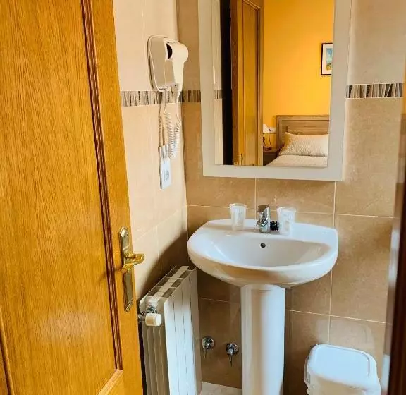 Отель Hostal La Serna