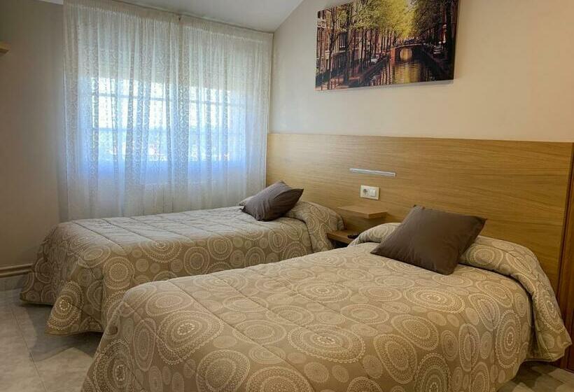 ホテル Hostal O Cruceiro