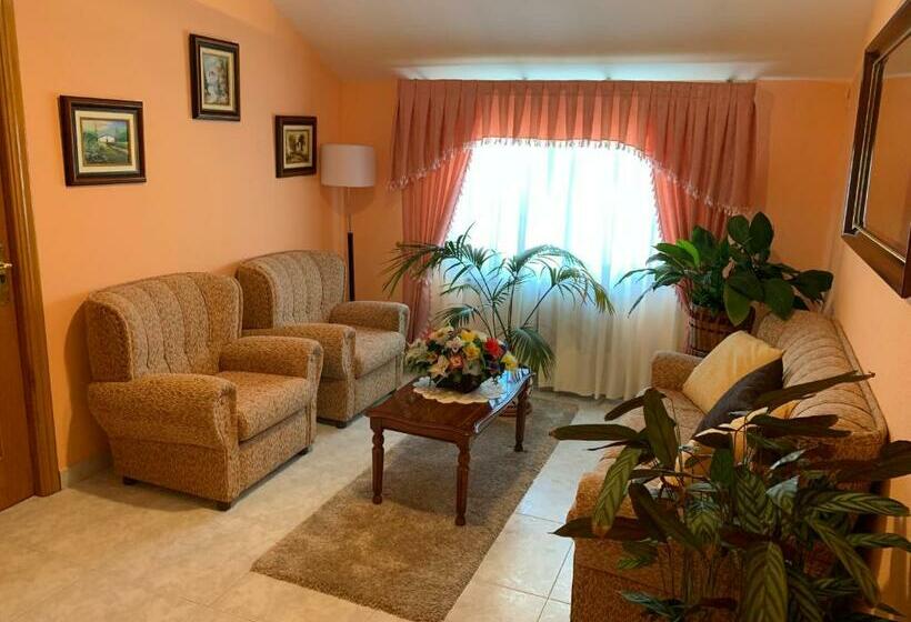 ホテル Hostal O Cruceiro