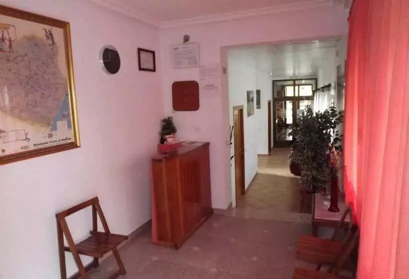 호텔 Hostal Restaurante Aguilar