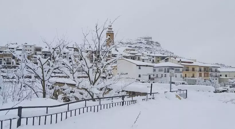 호텔 Hostal Restaurante Aguilar