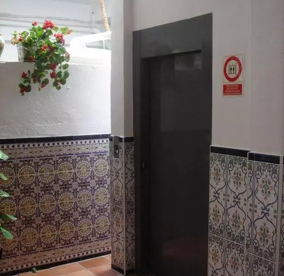 Отель Hostal Toscano
