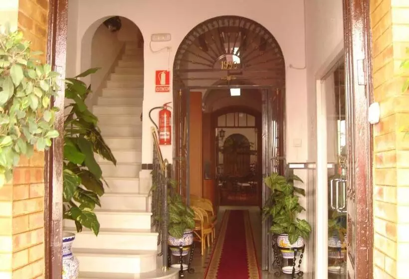 Отель Hostal Toscano