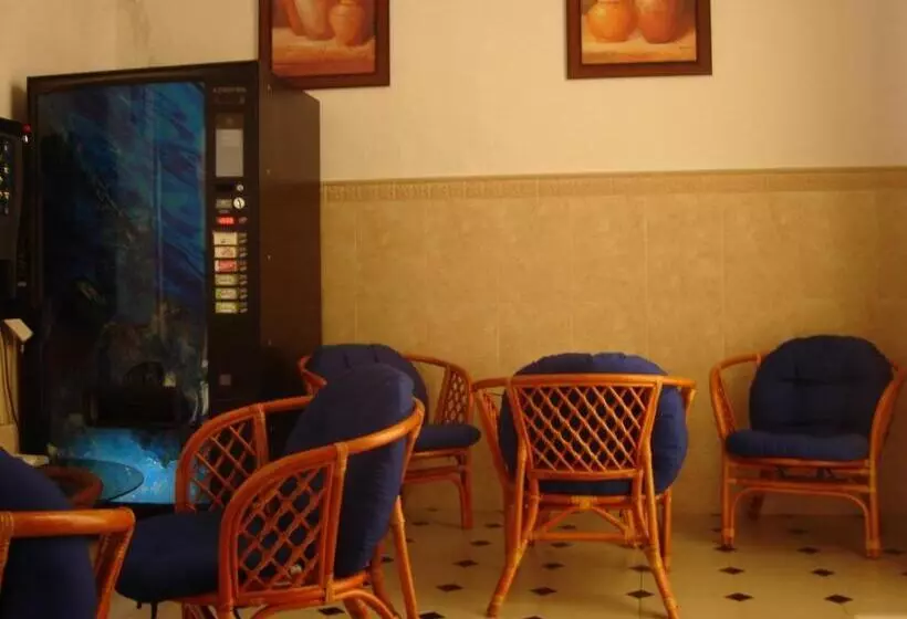 Отель Hostal Toscano