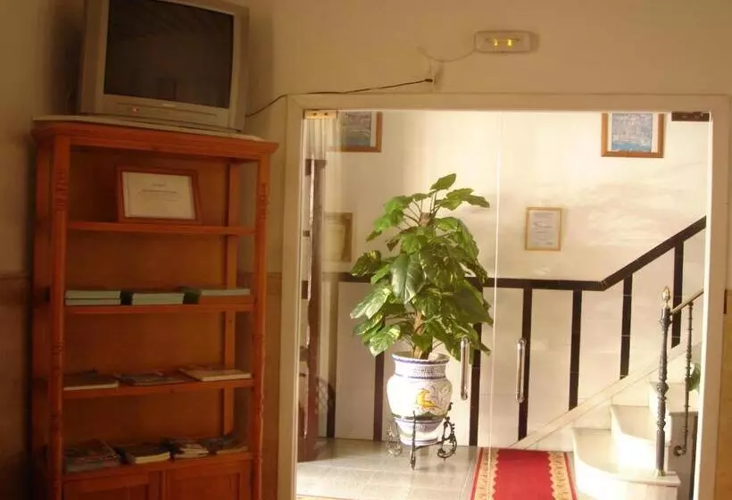 Отель Hostal Toscano
