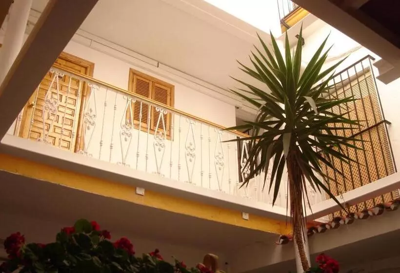 Отель Hostal Toscano