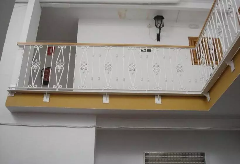 Отель Hostal Toscano