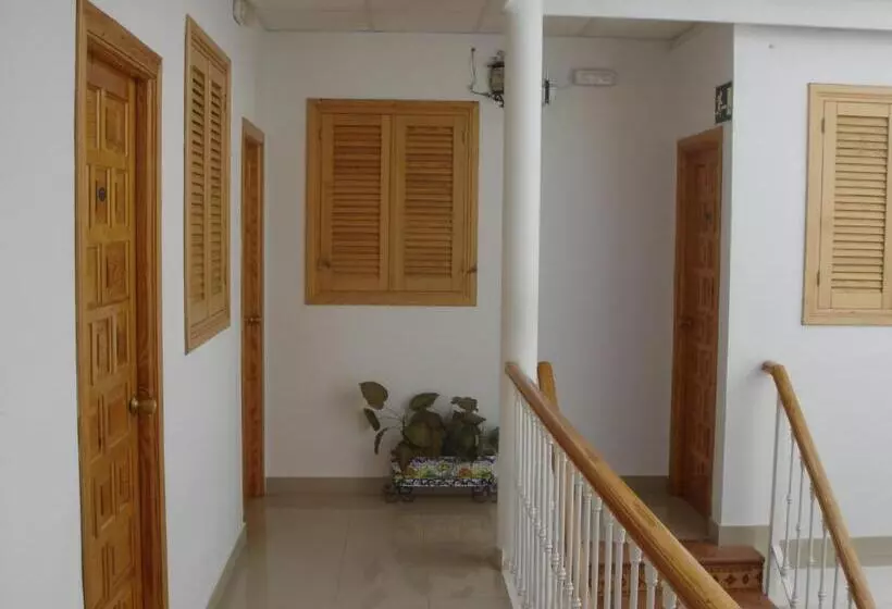 Отель Hostal Toscano