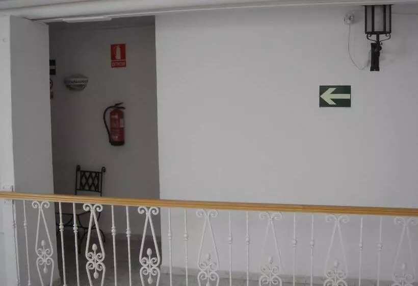 Отель Hostal Toscano