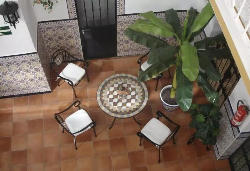 Отель Hostal Toscano