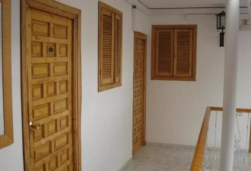 Отель Hostal Toscano