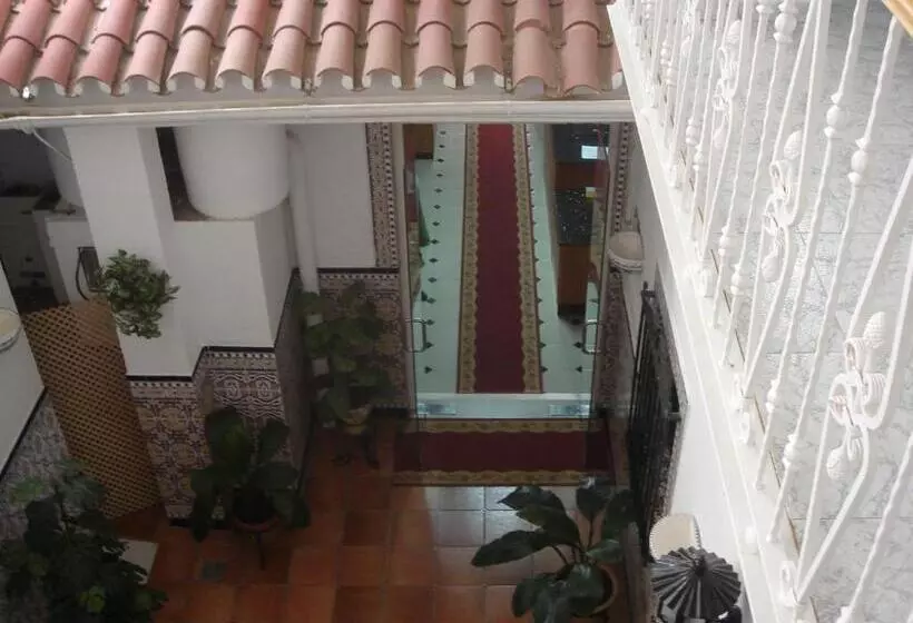 Отель Hostal Toscano