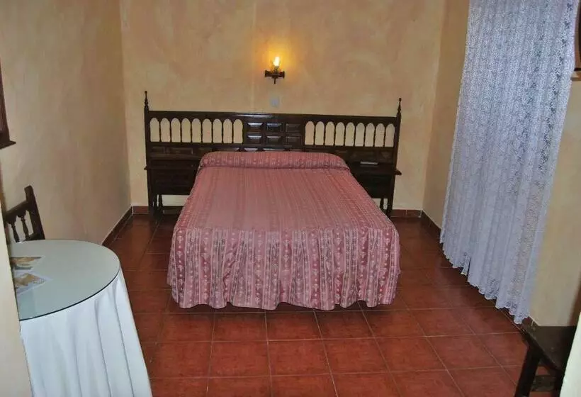 فندق Hostal Bellas