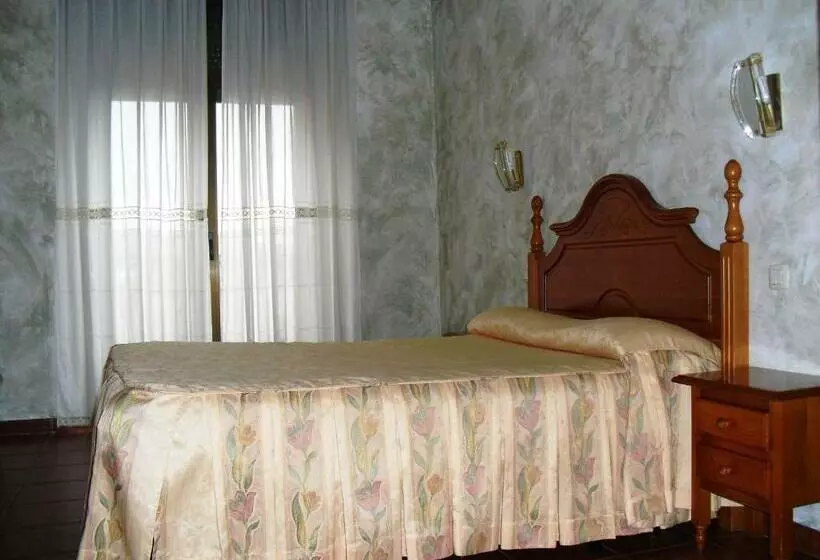 فندق Hostal Bellas