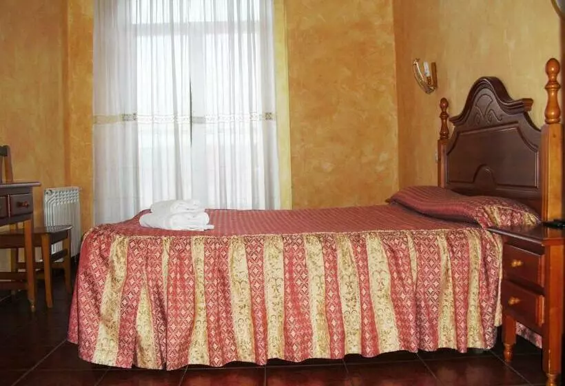 فندق Hostal Bellas