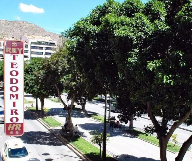 ホテル Hostal Rey Teodomiro