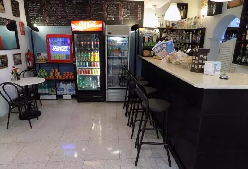 호텔 Hostal Villa Maruja