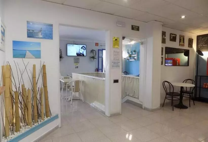 호텔 Hostal Villa Maruja