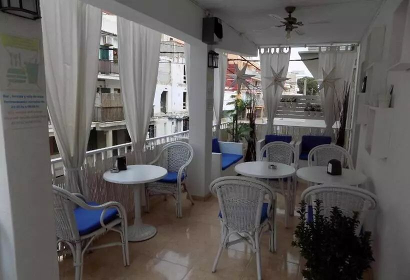 호텔 Hostal Villa Maruja