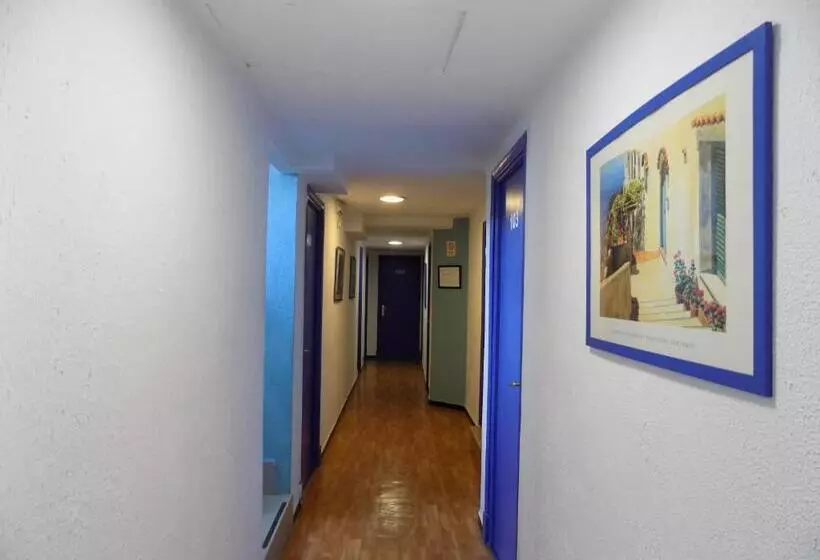 호텔 Hostal Villa Maruja