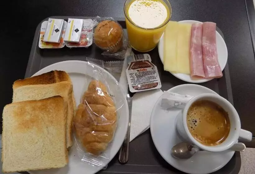 호텔 Hostal Villa Maruja