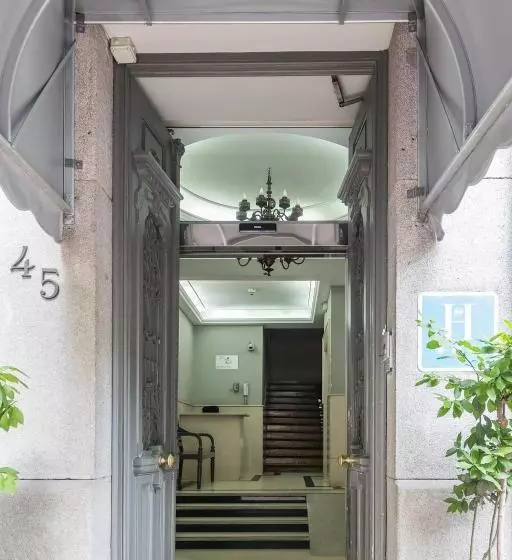 مسافرخانه Bypillow Velázquez 45