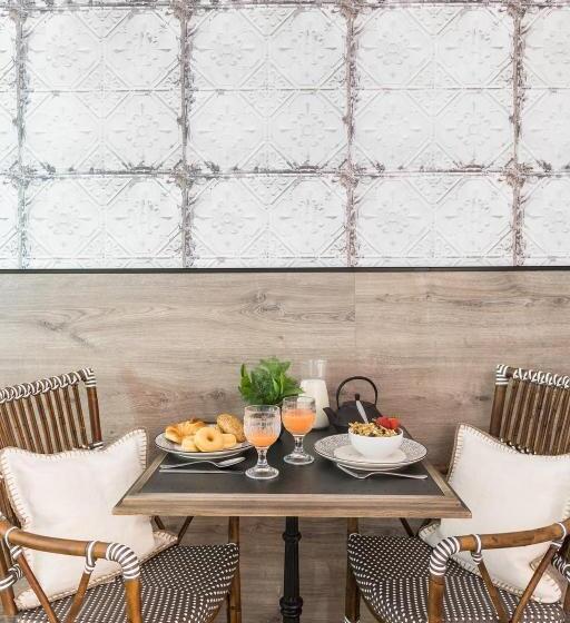 مسافرخانه Bypillow Velázquez 45