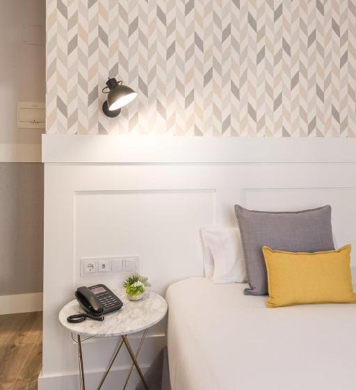 مسافرخانه Bypillow Velázquez 45