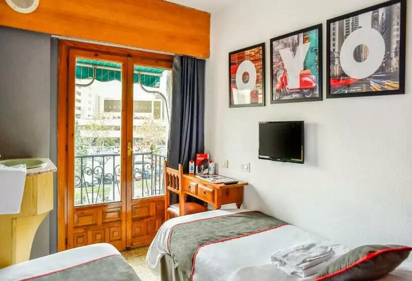 ホテル Casa De Huespedes Carabanchel By Vivere Stays