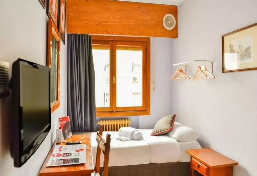 ホテル Casa De Huespedes Carabanchel By Vivere Stays