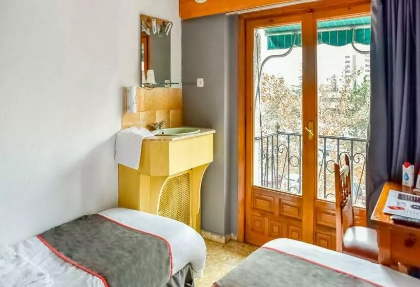 ホテル Casa De Huespedes Carabanchel By Vivere Stays