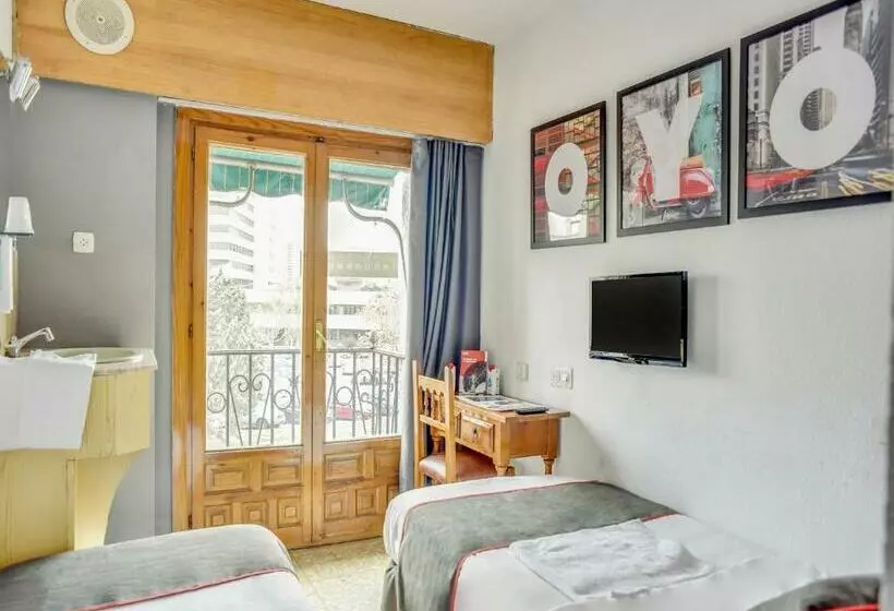 ホテル Casa De Huespedes Carabanchel By Vivere Stays