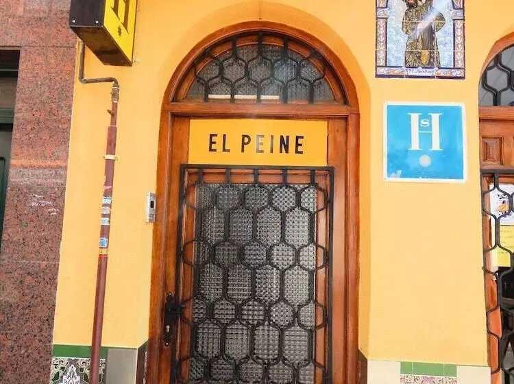 ホテル Hostal El Peine