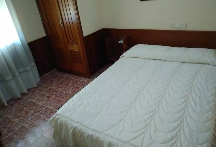 فندق Hostal Mayo