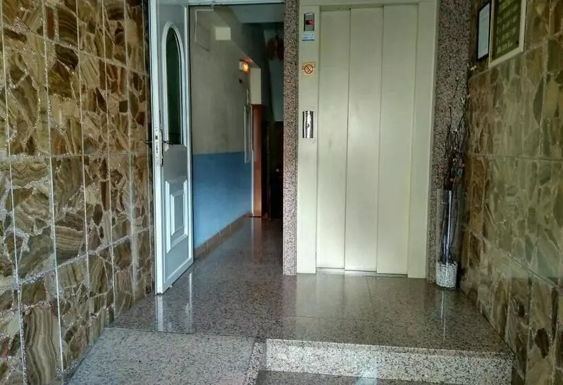 فندق Hostal Mayo