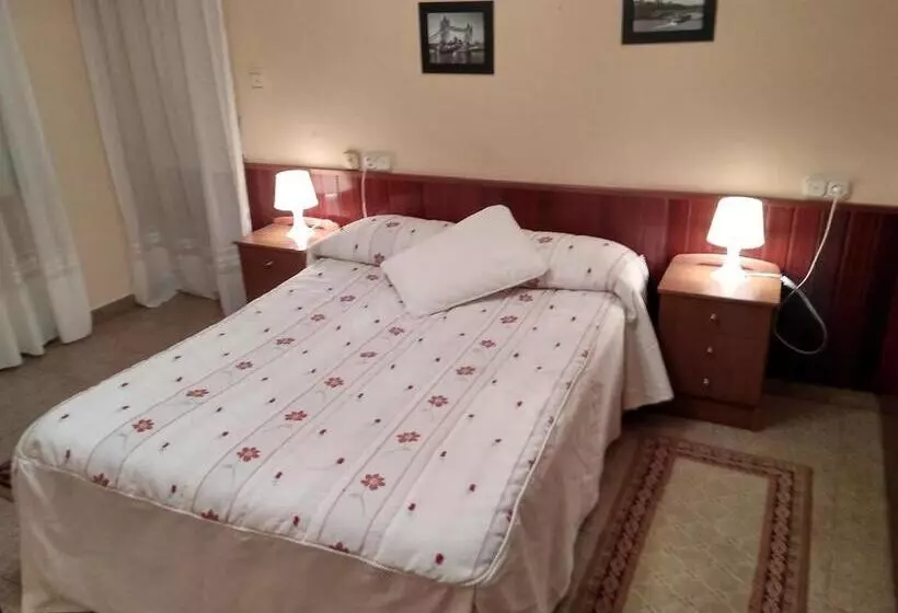 فندق Hostal Mayo