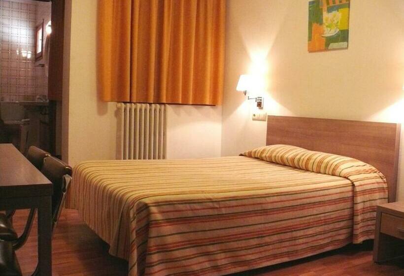 호텔 Hostal Muntanya